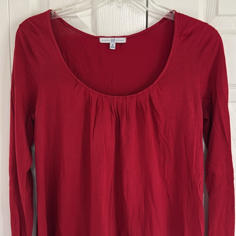 *Gently Worn* GAP Classic Dk. Red Long Sleeve Tee w/ Gathered Scoop Neckline - M